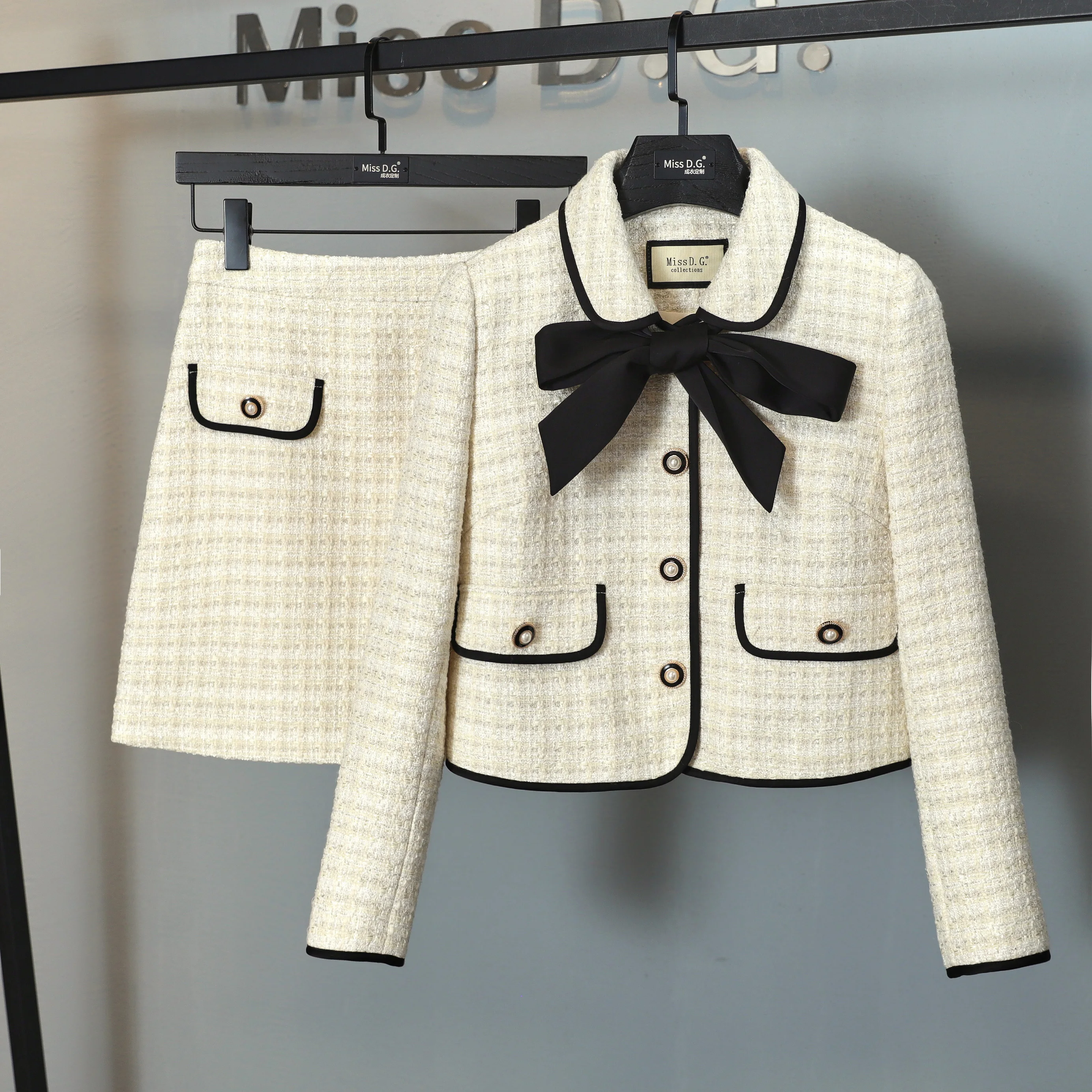 

High-Quality Small Fragrant Tweed Suit Female Autumn Western Style Bow Tie Short Jacket + A-line Skirt Elegant Two-Piece Suit