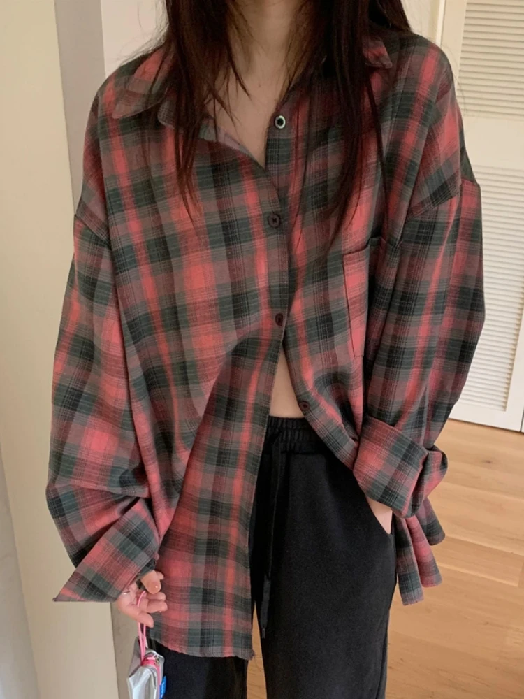 Женская длинная рубашка в клетку с длинным рукавом и отложным воротником