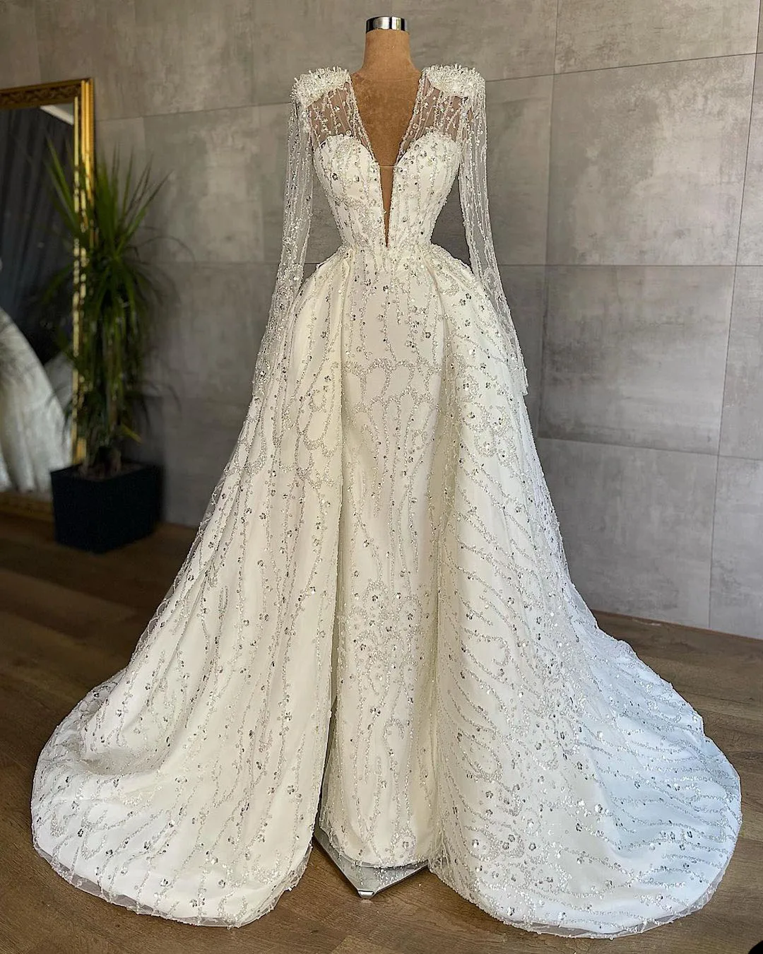 

Великолепное свадебное платье с глубоким V-образным вырезом, бусинами и блестками, нарукавники, платья для свадьбы, иллюзионные Свадебные платья с длинным рукавом
