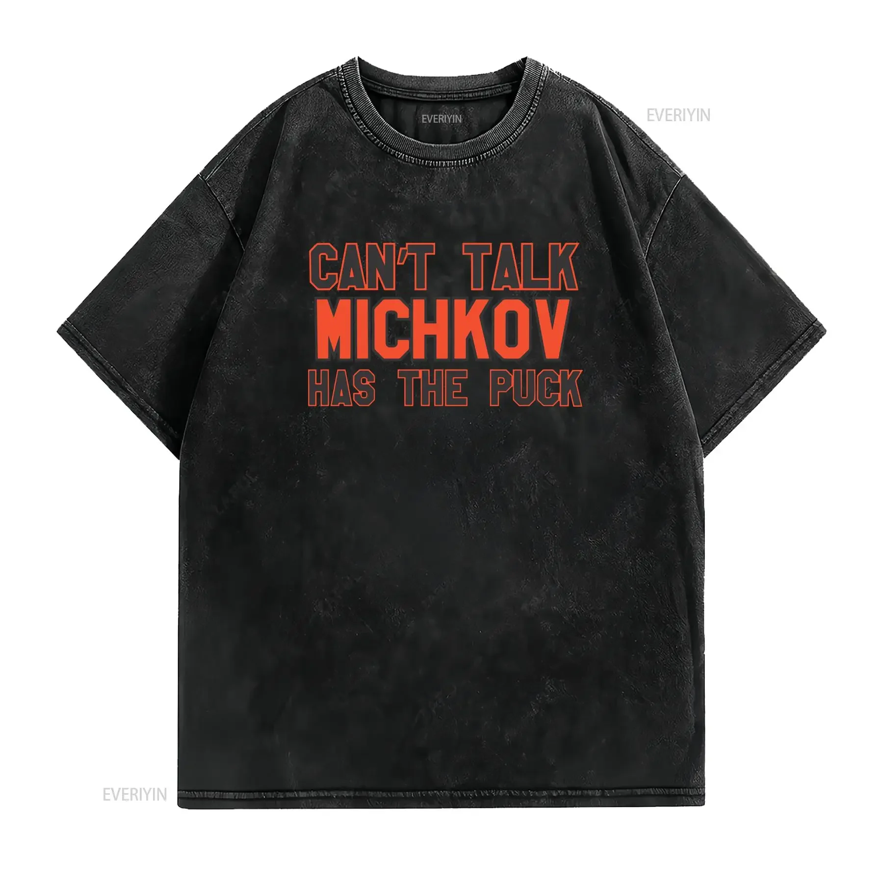 Фото Футболка Matvei Michkov Has the Puck Softstyle для фанатов хоккея Флайерс (Филадельфия), спортивная одежда для мужчин и женщин, винтажная, с эффектом потертости, на день рождения №2