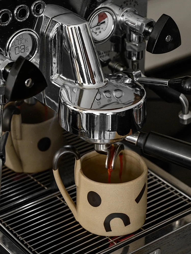 Геометрические кофейные чашки 380 мл с большой ручкой персонализированные