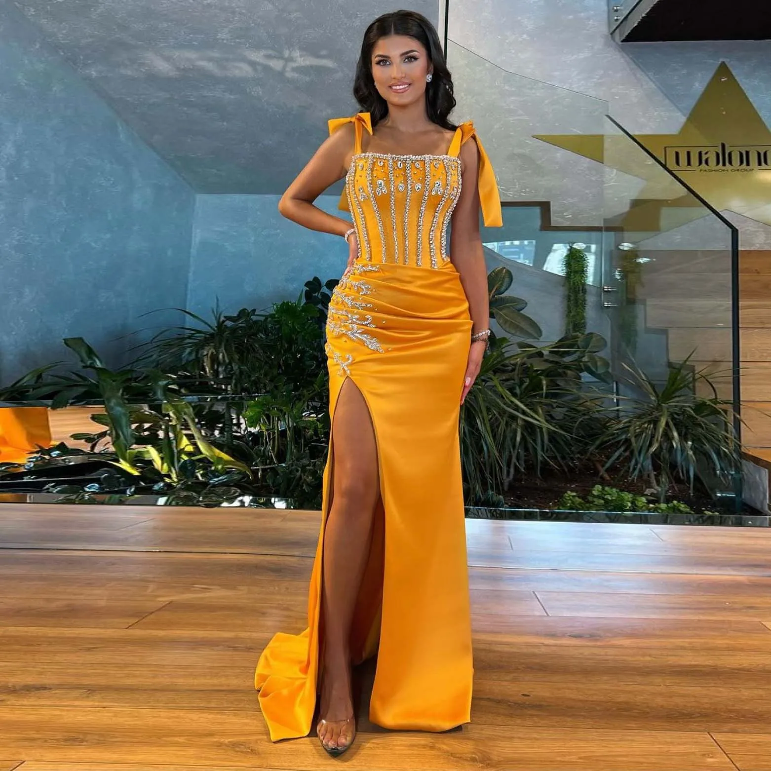 

Elegant Hot Orange Crystal Straight Long Gowns Shiny Beaded Bow High Split Prom Dresses Sexy Satin Prom Gowns