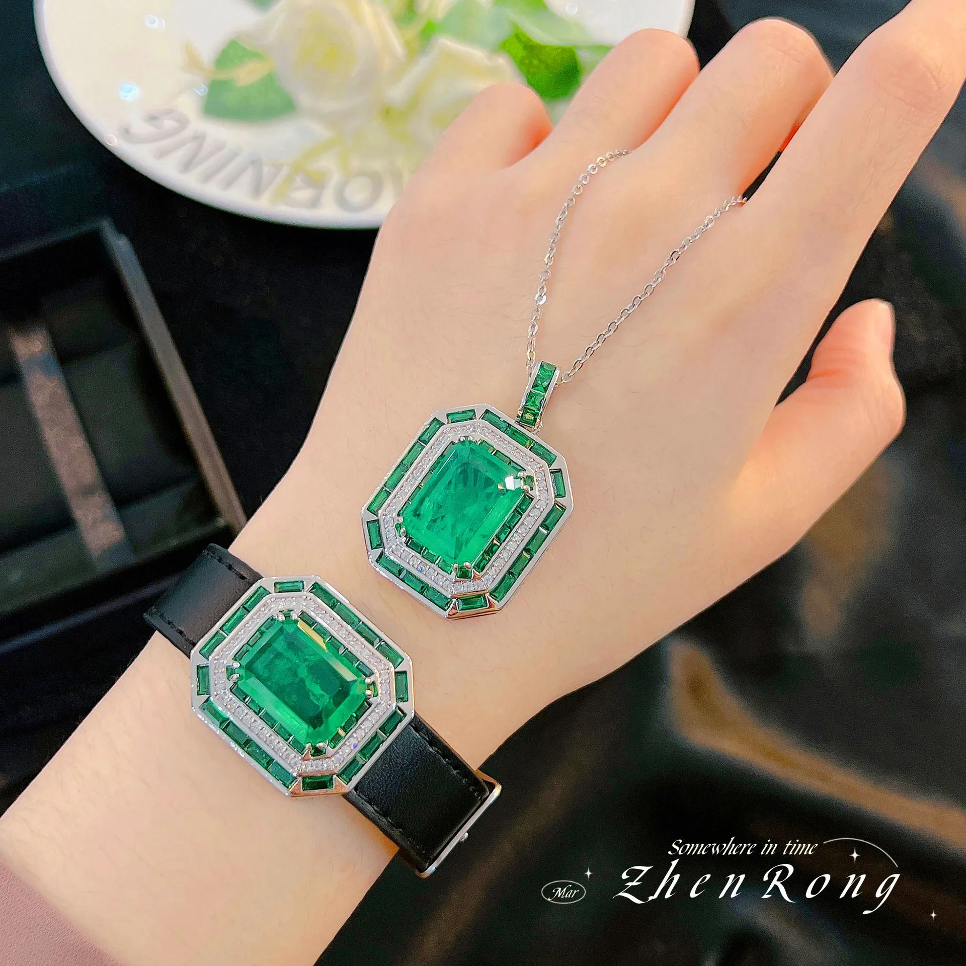 

Exquisite Novel 925 Sterling Silver Sparkling Emerald Zircon Bangles with Belt Women Noble Upscale Anniversary Fine Jewelry Sets