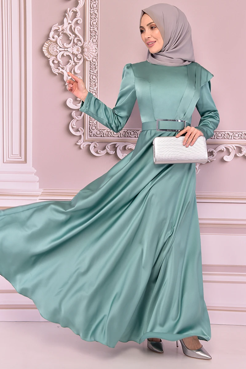 

Атласное платье с поясом мятного цвета нев