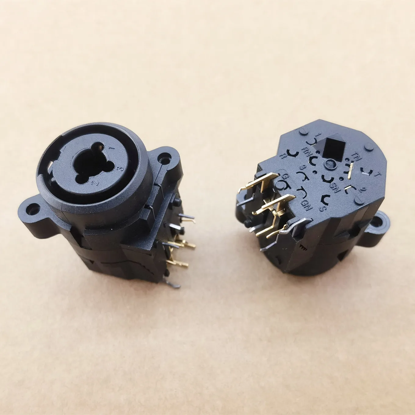 

Оригинальный новый 100% балансный разъем NCJ9FI-H-0 6,35 стерео двухцелевой разъем