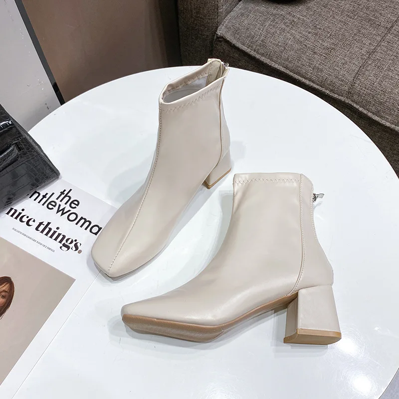 

Женские сапоги, модные Универсальные короткие сапоги грубый каблук, осенняя Новая корейская модная женская обувь на высоком квадратном каб...