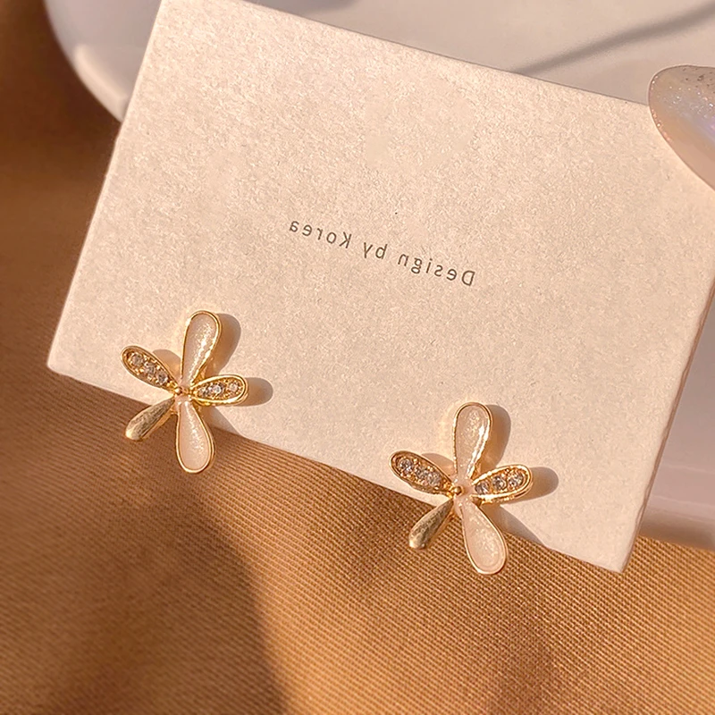 

Женские серьги-гвоздики из серебра 925 пробы, с фианитом