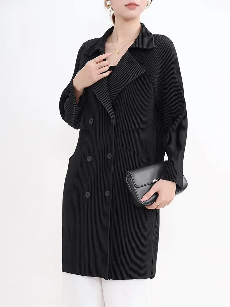 Плиссированная ветровка со складками осень 2024 Женский утепленный однотонный