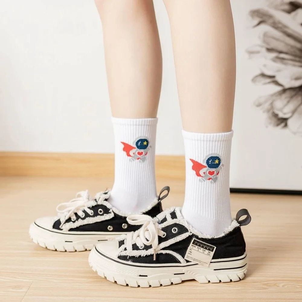 5 Pairs High Quality New Fashion Cute Women Cotton Socks Harajuku Kawaii Funny Spaceman Women Casual Cartoon Socks