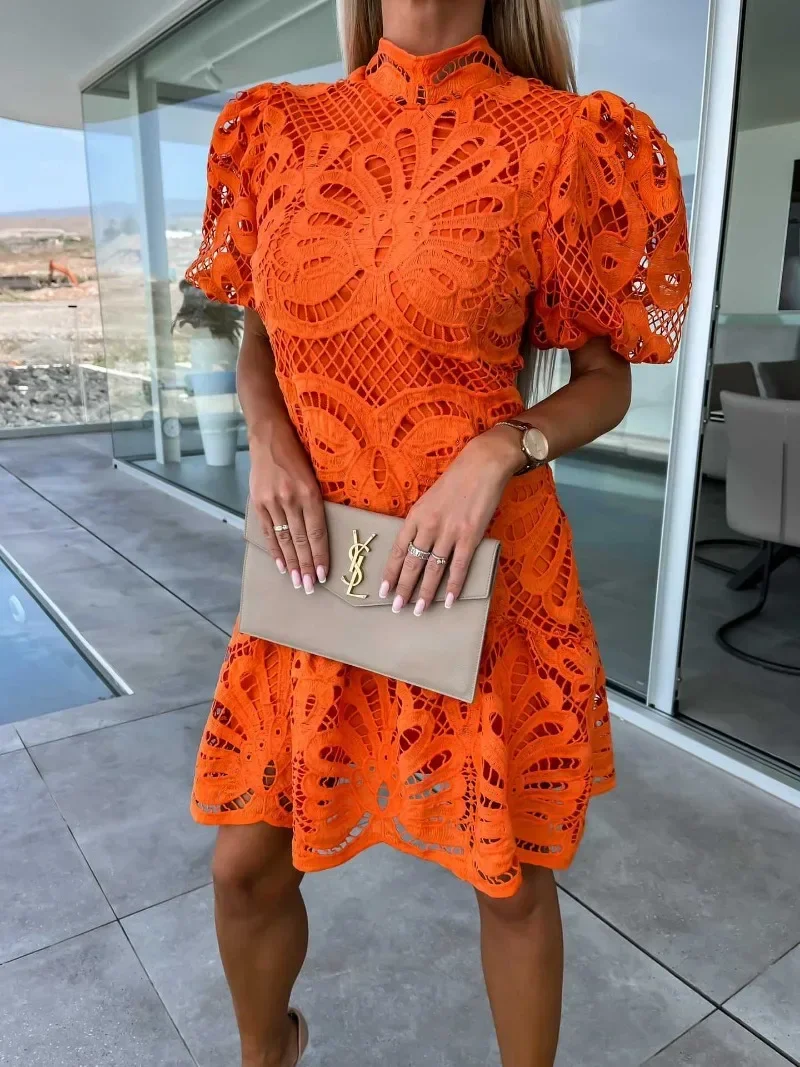 Женское кружевное вечернее мини-платье с круглым вырезом