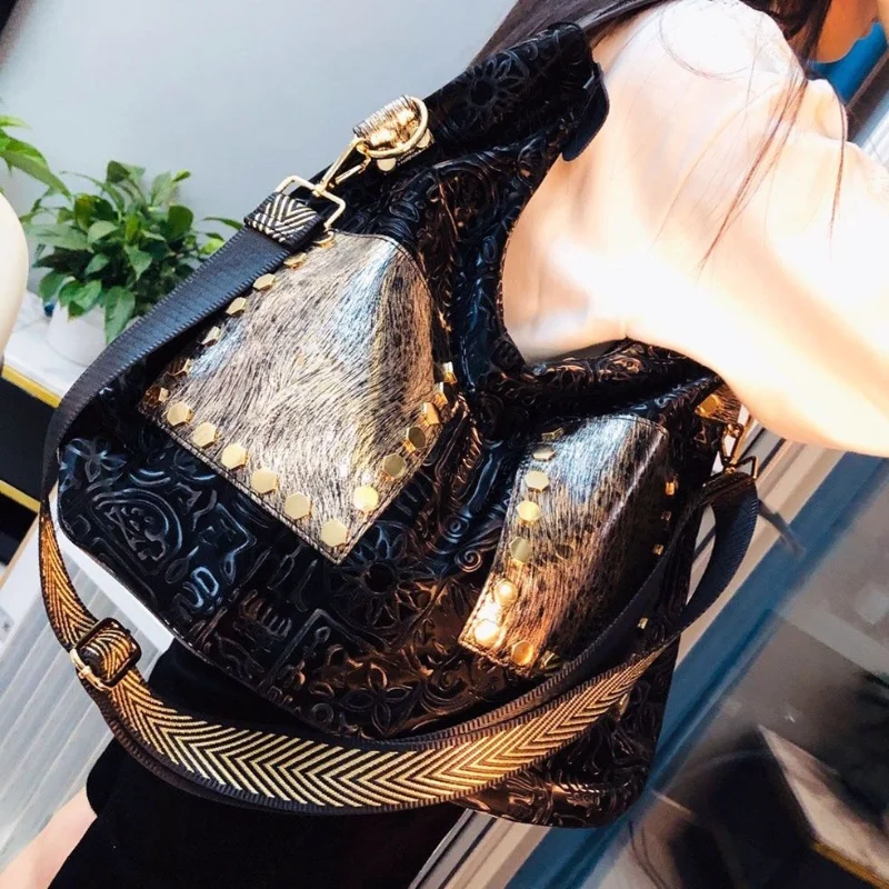 Большая вместительная сумка через плечо из мягкой кожи с тиснением женская новая