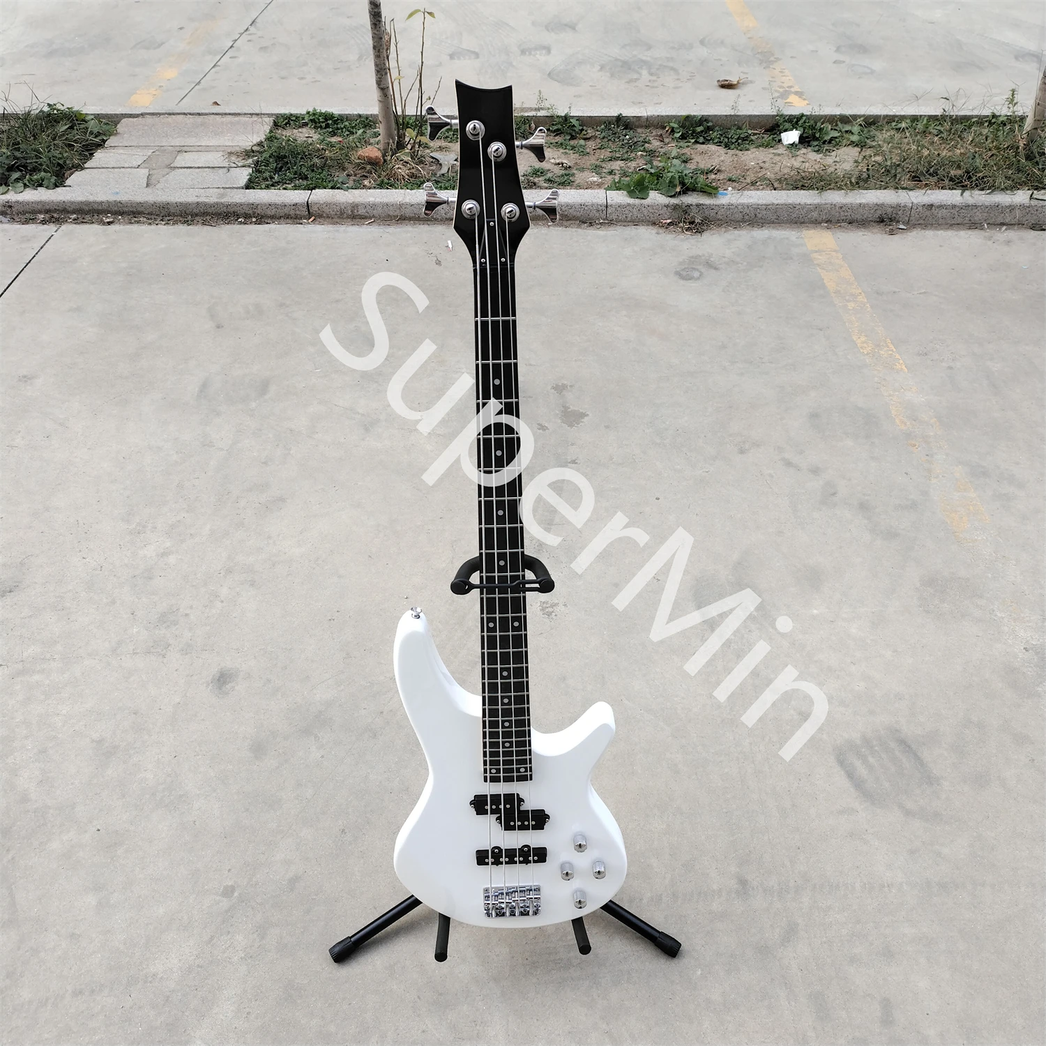 

White body electric Bass guitar free shipping