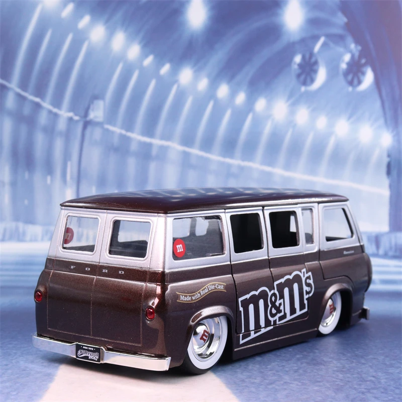 Модель автомобиля Nicce 1:24 M & M'S 1965 Ford Econoline литый под давлением модель из