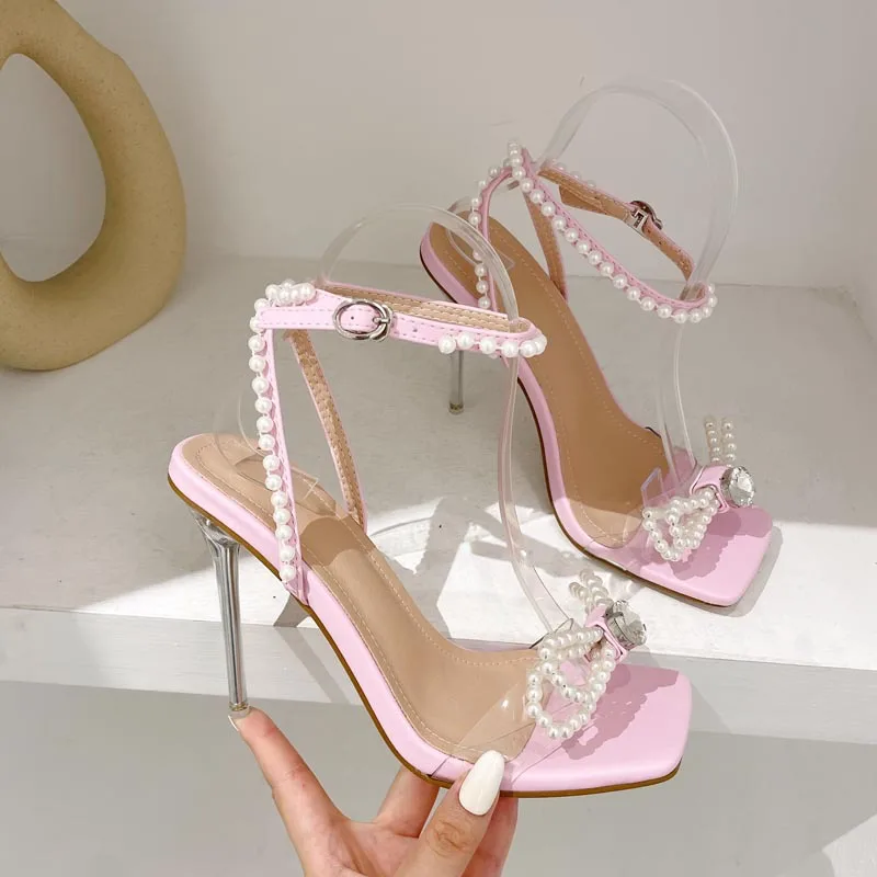 

Туфли женские на высоком каблуке, с открытым носком и ремешком с пряжкой