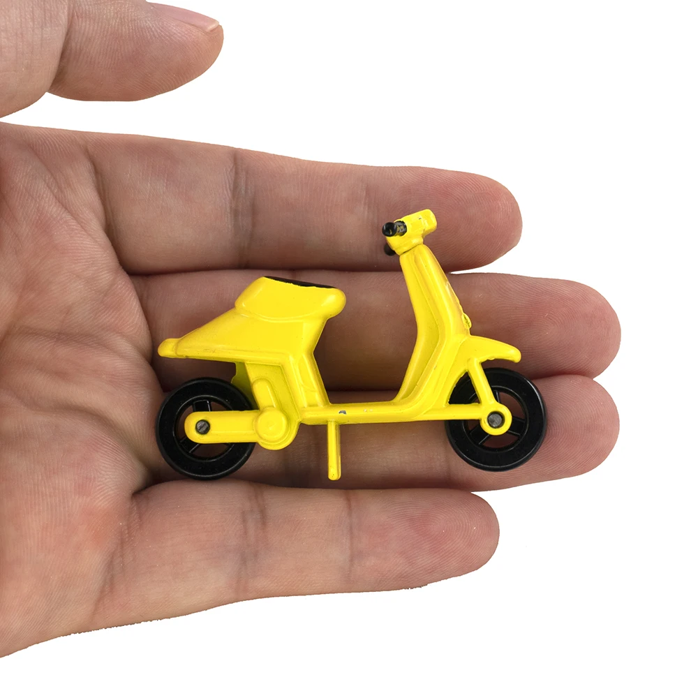 

1Pcs 1/12 Doll House Decoration Mini Metal Motorcycle Toys Simulation Motorbike Model for Dollhouse Miniature Accessories
