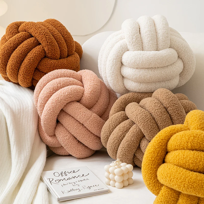 

22/28/35cm Hand-Woven Knotted Ball Throw Pillow Lamb Velvet Cushion Plush Toy Decoration Throw Pillow Living Spherical Cushion