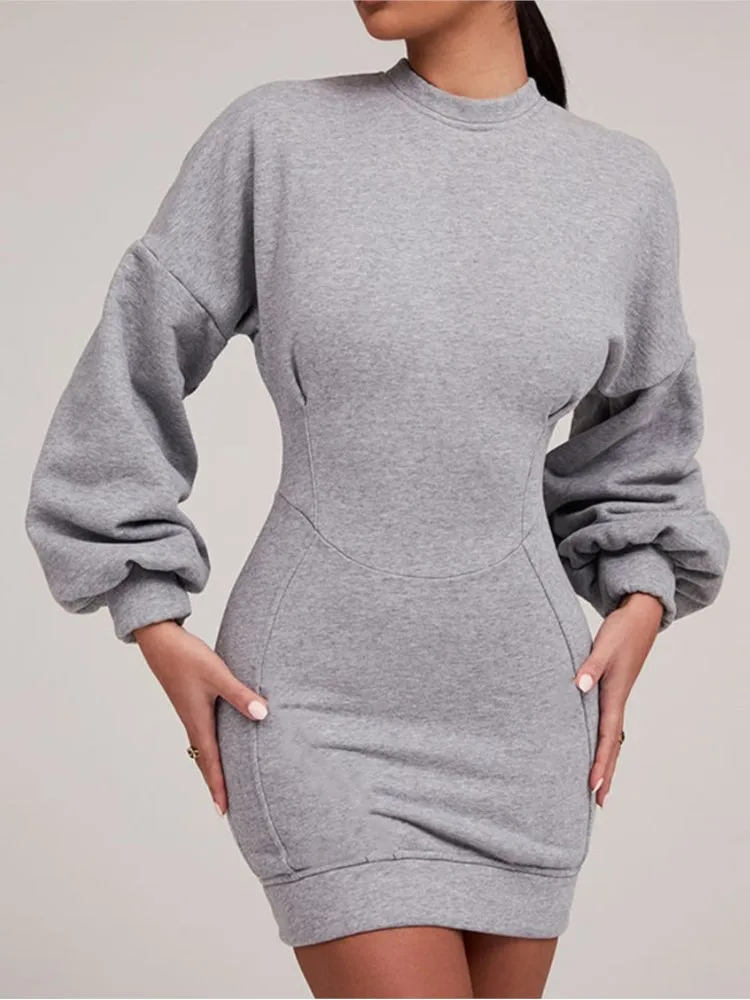 Женское облегающее платье-свитшот с рукавами-фонариками и круглым вырезом