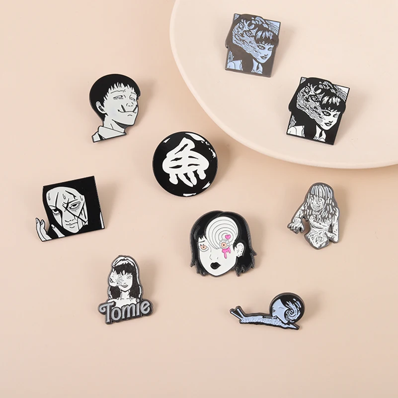 Брошь на заказ в стиле японского ужаса с эмалью |