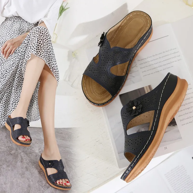 

New Women's Casual Slippers Fashion Hollow Flowers Wedge Platform Sandals Outdoor Lightweight Non-slip Beach Shoes Chinelo Macio