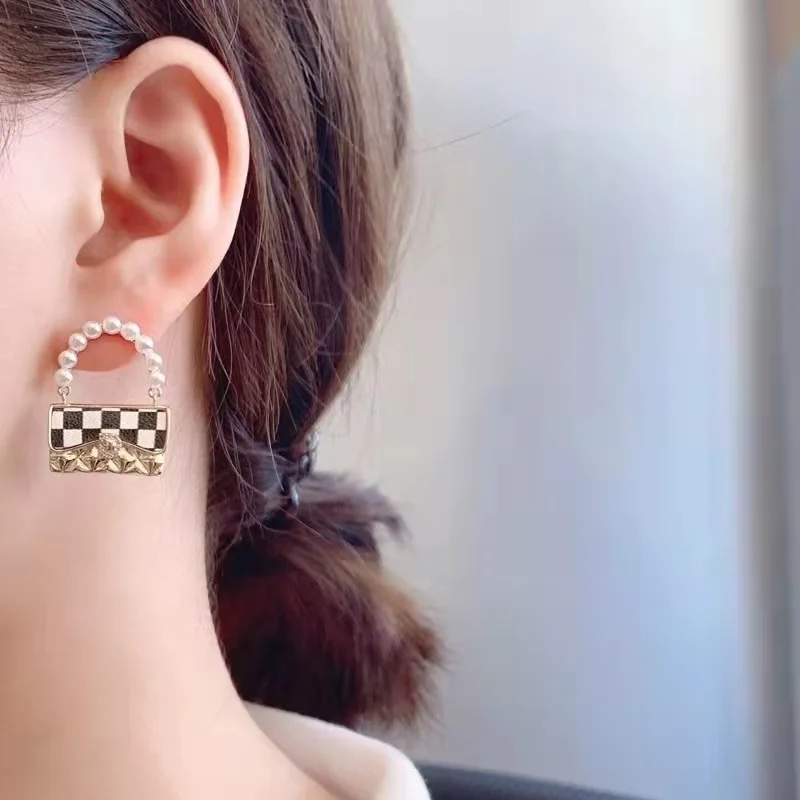 Женские серьги-гвоздики с жемчугом элегантные серьги белого и черного цвета