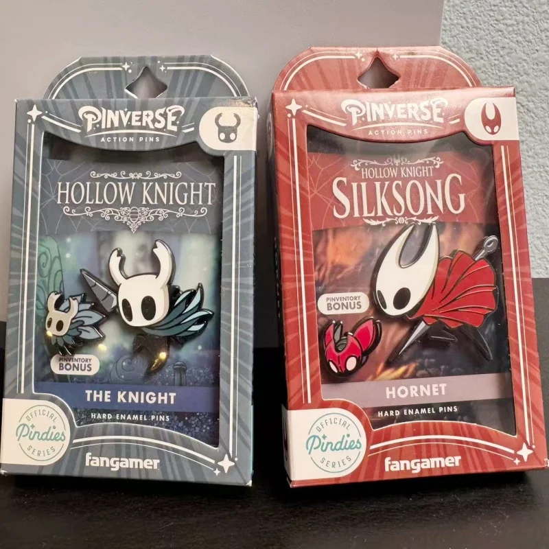 Фото Металлический значок Hollow Knight, брошь Silksong Hornet/The Knight, твердая эмаль, булавки с персонажами аниме, коллекция подарков №2