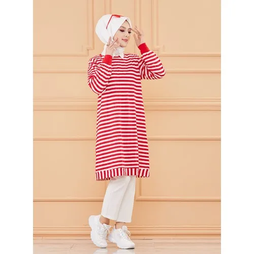 Красная туника в полоску