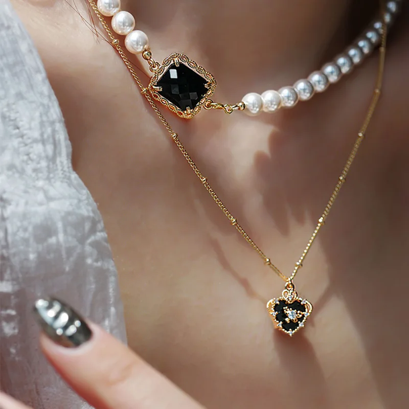 

Korean version of the personality retro black gemstone pearl necklace feminine exquisite clavicle chain necklace