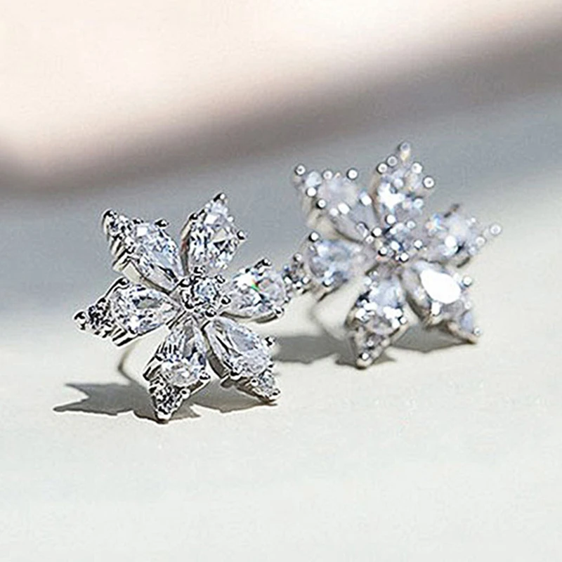 

Fashion White Cubic Zirconia Snowflake Stud Earrings For Women Charming Banquet Party Jewelry Female Accessories