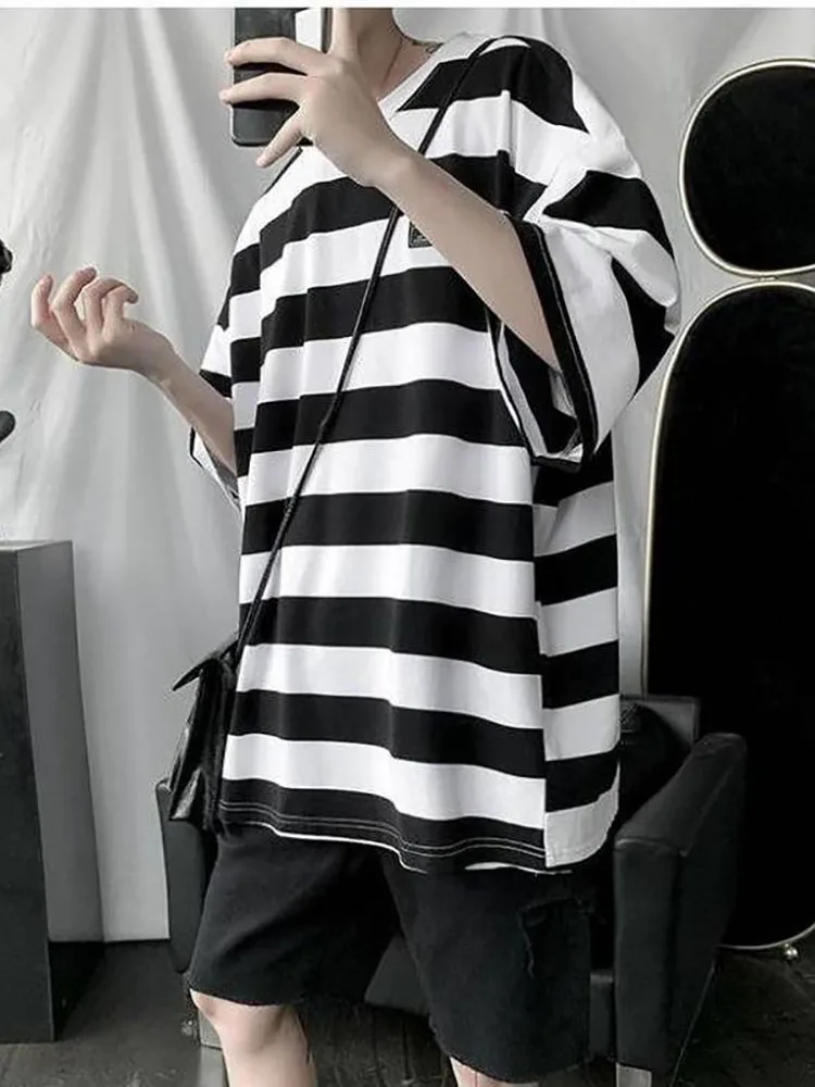 

Летняя полосатая футболка с коротким рукавом для мужчин и женщин, корейский Свободный стиль, в стиле преппи, унисекс, для влюбленных, черные ...