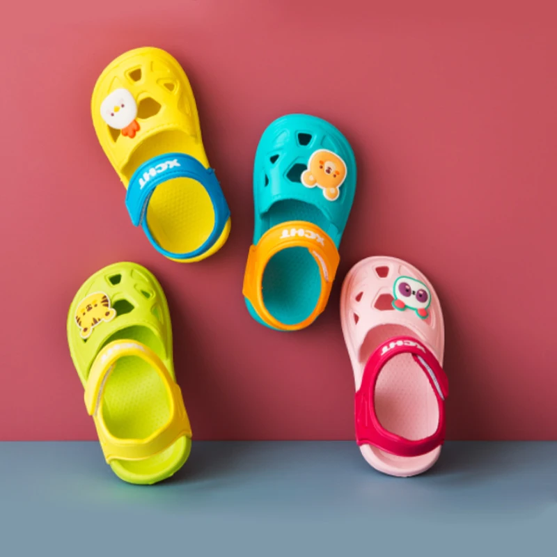 

Детские сандалии женские мягкие Нескользящие шлепанцы для мальчиков и девочек детская обувь с дырками детские сандалии-желе шлепанцы Baotou п...