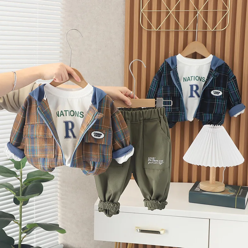 

Комплект весенней детской одежды в полоску с капюшоном для мальчиков корейский Костюм с буквами пальто и штаны 2023 Толстовка Повседневная о...