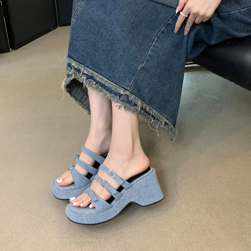 Женские шлепанцы на блочном каблуке синие джинсовые сандалии платформе летние