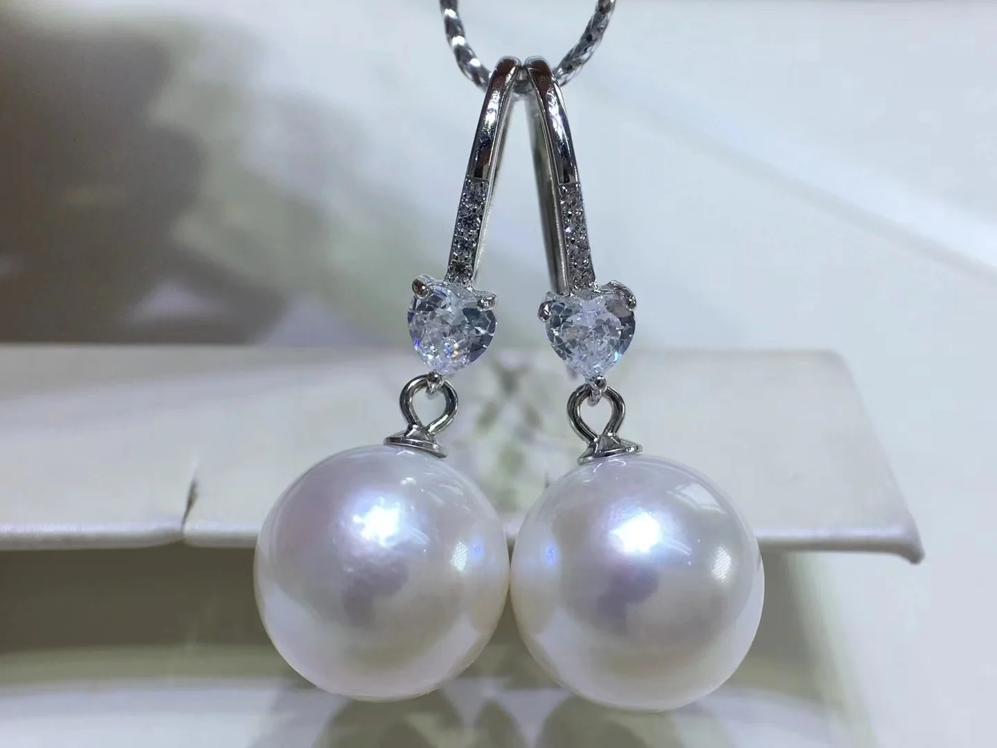 

Женские серьги-подвески с искусственным жемчугом, серебро 925 пробы, 11-12 мм