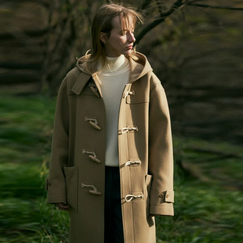 Пальто женское шерстяное средней длины с капюшоном на осень/зиму