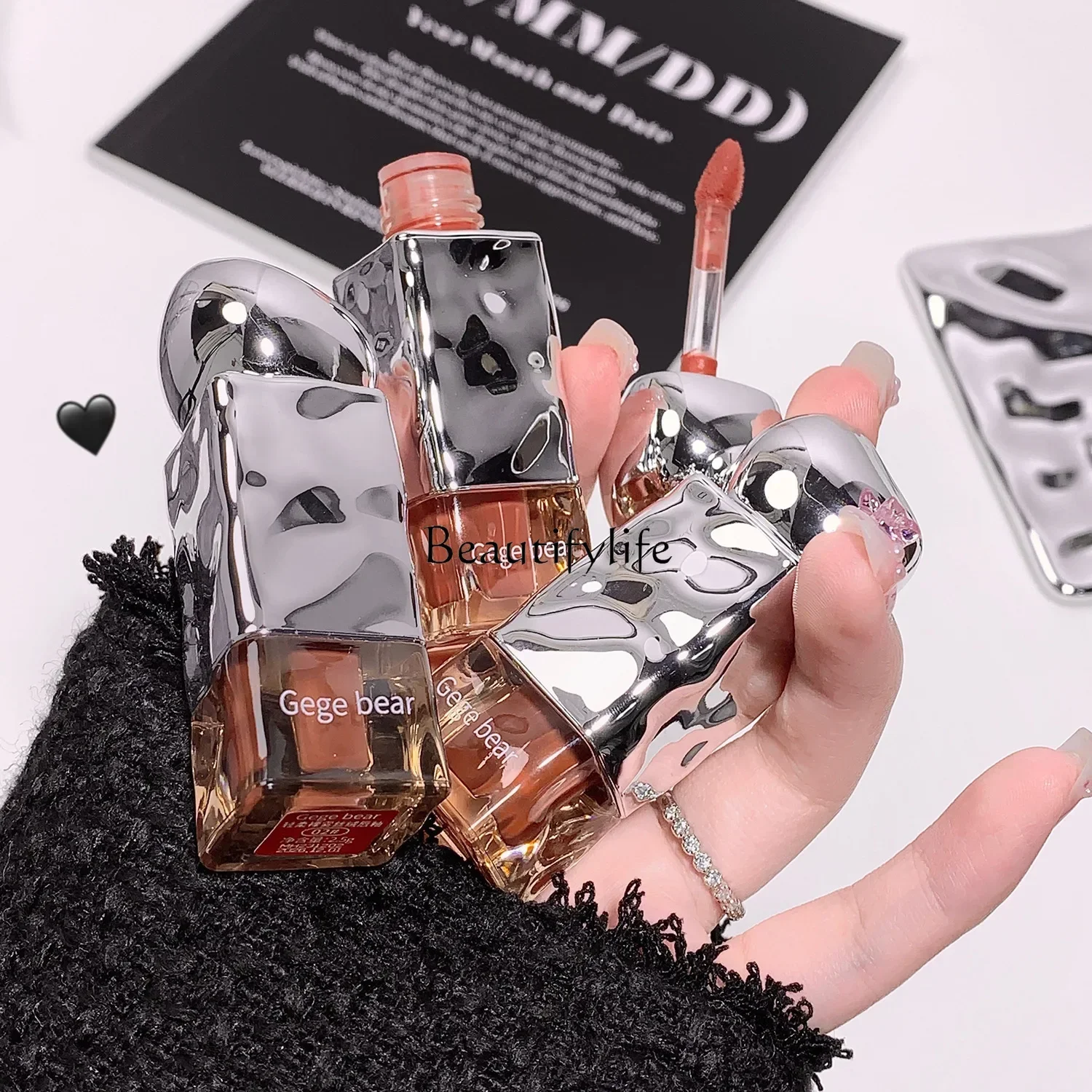 Мягкий нюдовый бархатный лак для губ яркий красивый