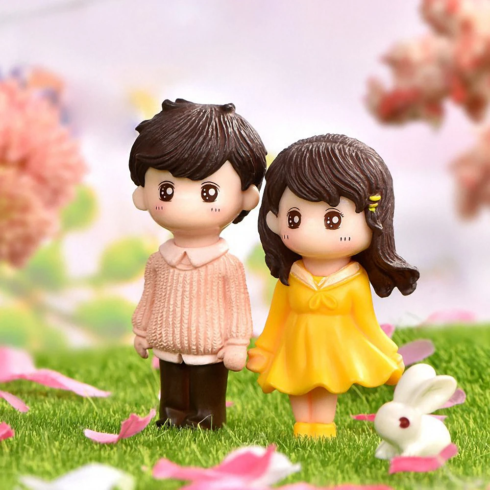 

2Pcs Couple Lovers Figurines Micro Landscape Ornaments Miniature Dolls Gardening Moss DIY Home Office Desktop Decor Gifts