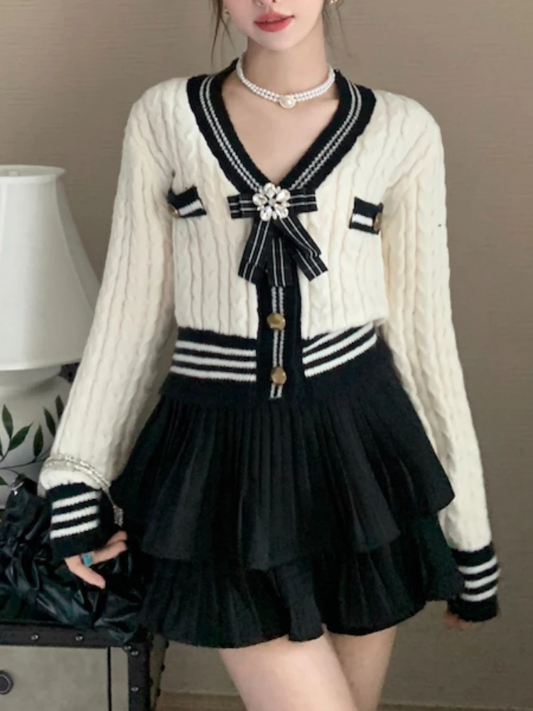 Женский трикотажный кардиган с бантом и V-образным вырезом