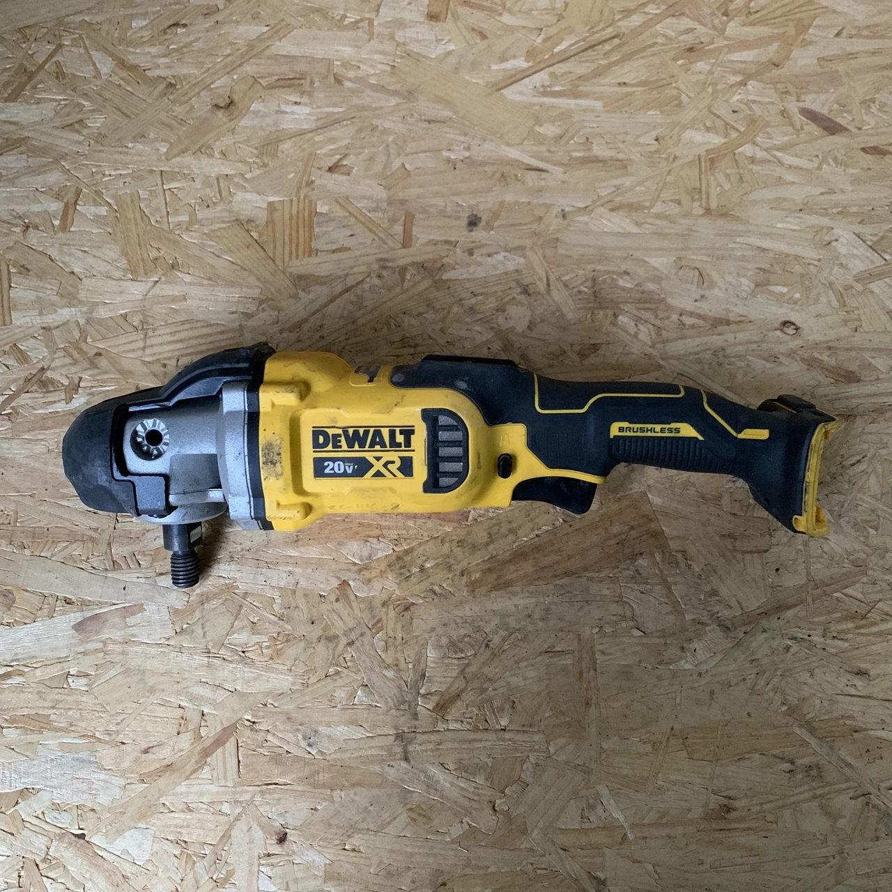 

DeWalt DCM849N 18В XR Бесщеточный роторный полировщик 180 мм