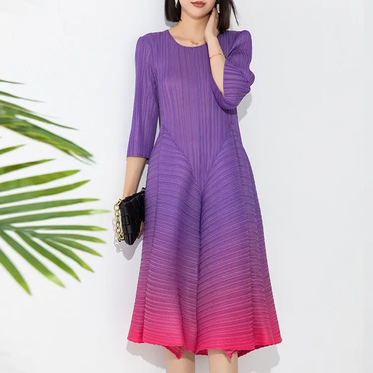 

Miyake Pleated Loose Plus-size Dress Autumn New High-end Fashion Temperament Gradient Round Neck Cropped Sleeve Bud Skirt
