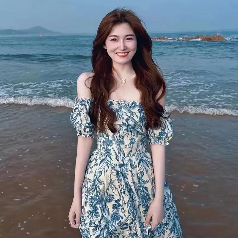 

Платье женское на одно плечо с рукавом-фонариком и цветочным принтом