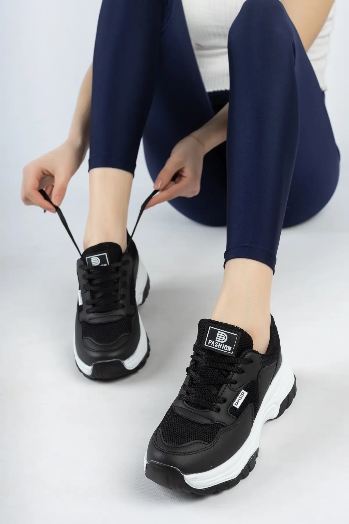 Luxury Sneakers Women's High Quality 2022 Summer Sports Fashion Medium Heel Black Novelty Casual Woman Loafers Female Lolita