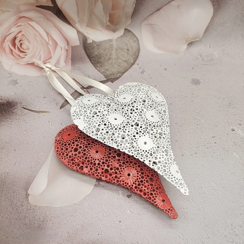 

Muy Bien Love Shape Metal Hollow Pattern Crafts Pendant Valentine's Day Home Wedding Props Birthday Party Pendant Decorations