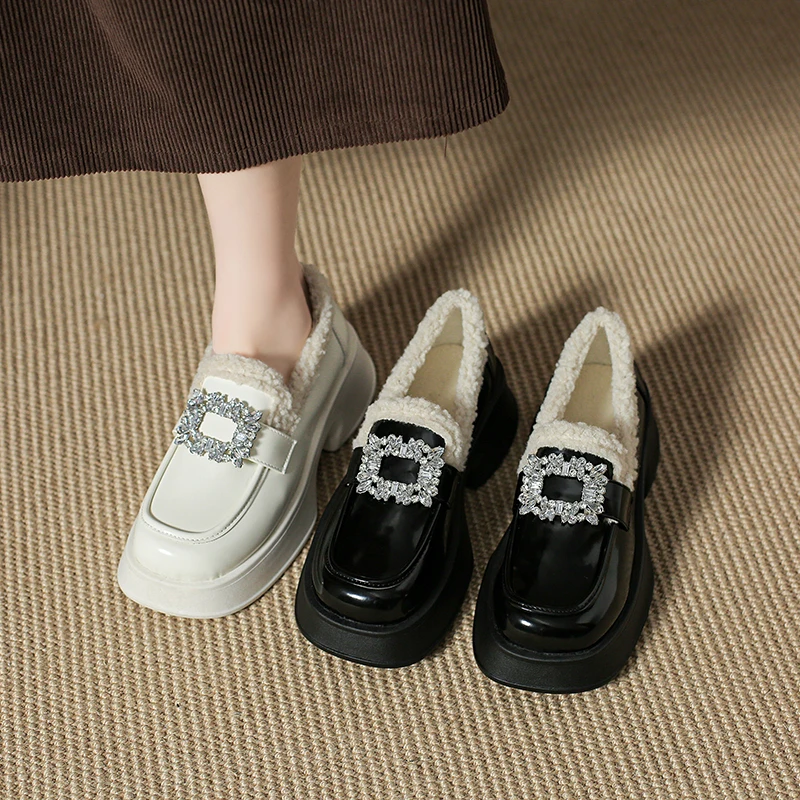 

Туфли женские универсальные с мехом, лоферы, оксфорды, без застежки, круглый носок, повседневные кроссовки, клоги, в британском стиле, на осе...