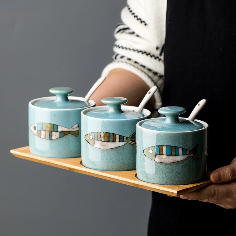 

3Pcs/Set Ceramic Jar Salt Pepper Cans with Spoon Wood Tray Spices Storage Canister Painted Fish Porcelain Jars Kitchenware