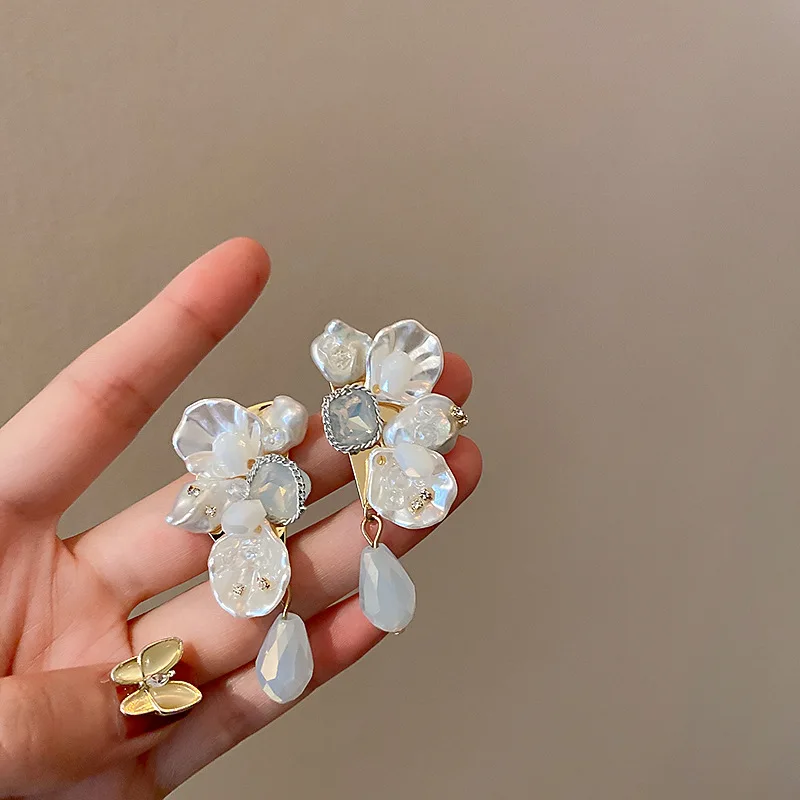 

925 Silver Needle Baroque Crystal Pearl Diamond Earrings Ins French Retro Minority Design