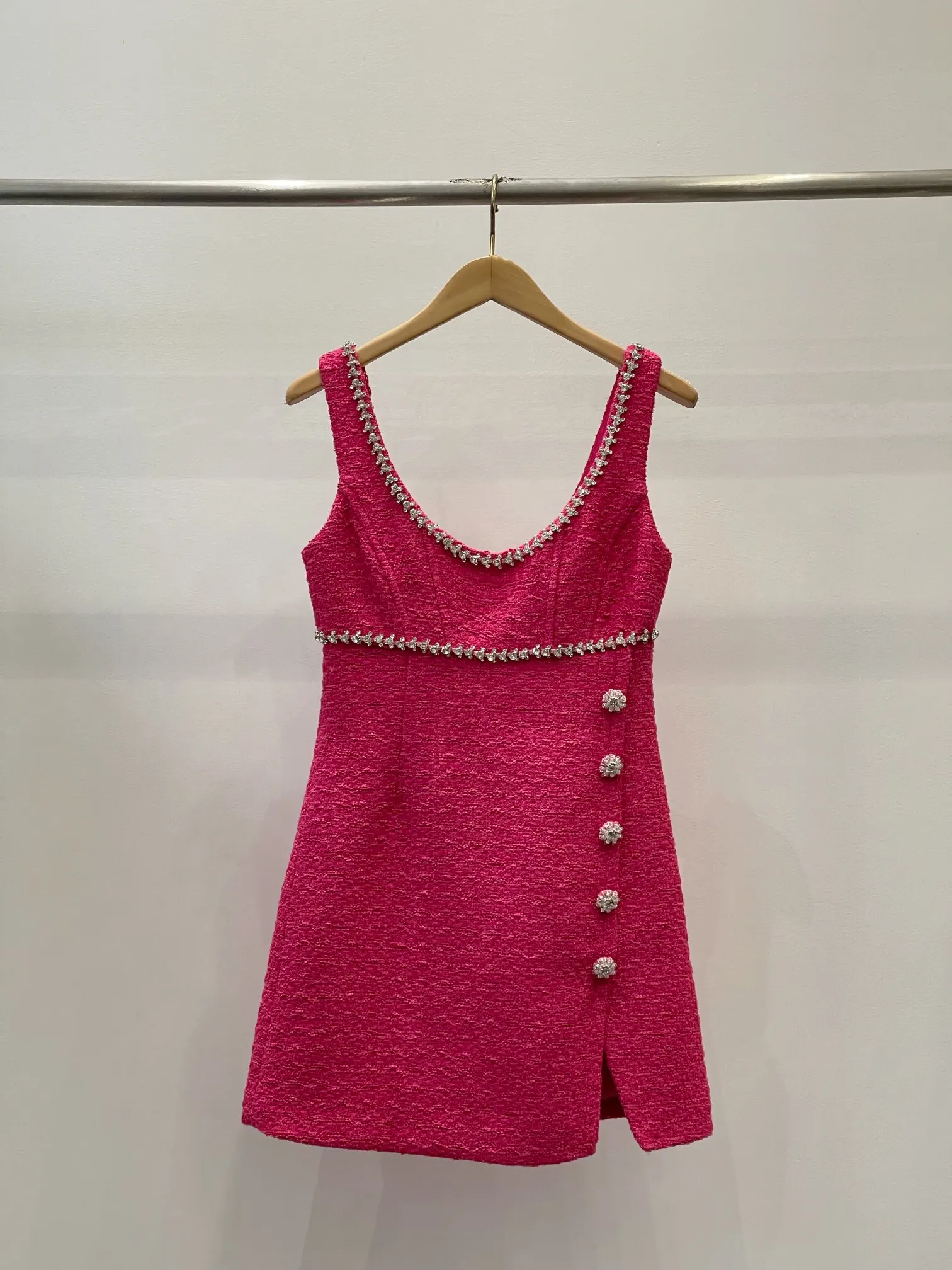 

2023 осень и зима розово-красное изысканное тонкое платье-комбинация