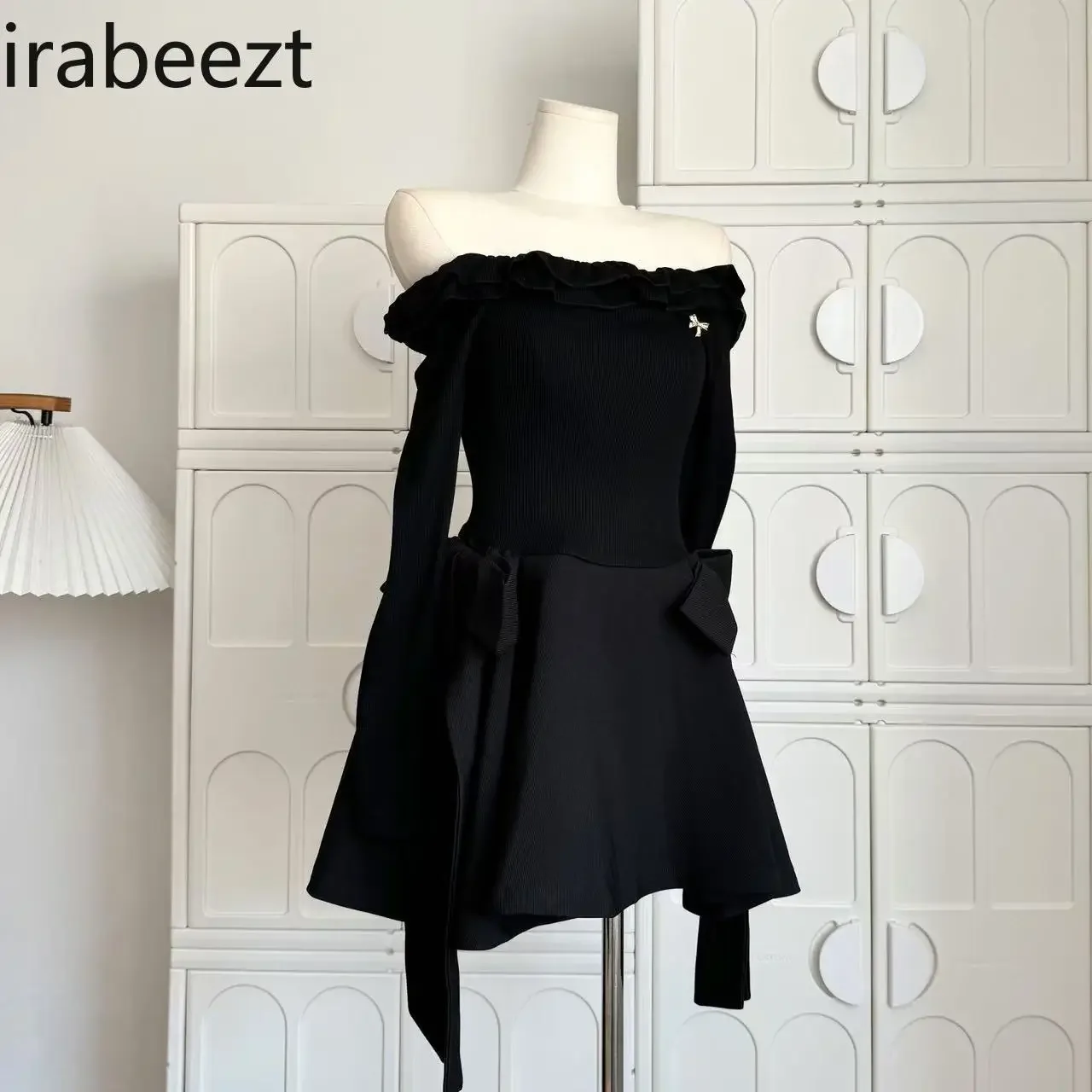 Платье на одно плечо с талией в черном высококачественном стиле Regulai Fit Robe Demoiselle D