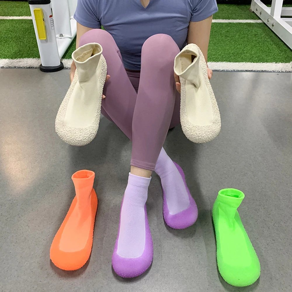 

Женские спортивные носки для йоги, износостойкие нескользящие носки с резиновой подошвой, легкие носки для бега, фитнеса, пляжная обувь на п...