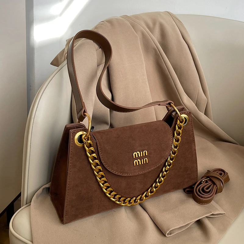 Дизайнерская женская сумка с металлической цепочкой замшевая матовая