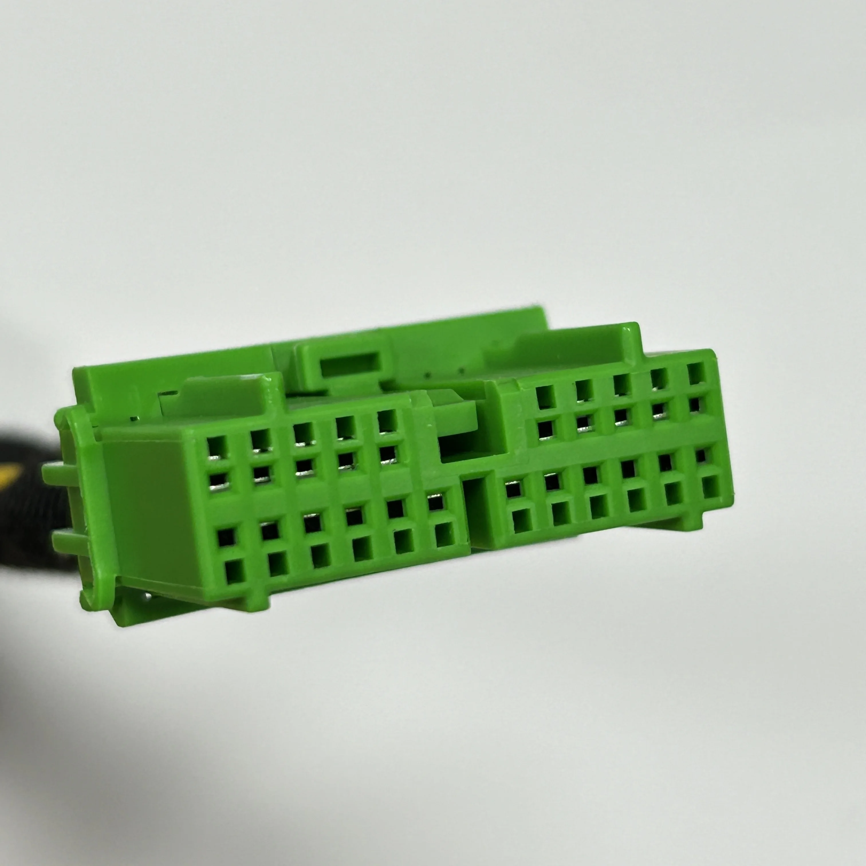 Старый усилитель мощности Volvo 22P десять 2P жгут среднего клапана без потерь Harman Audio